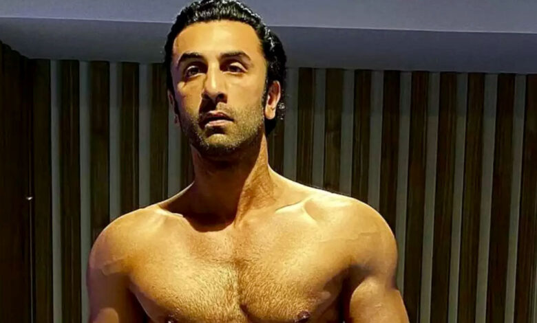 Ranbir Kapoor flaunts his chiseled abs in shirtless pictures