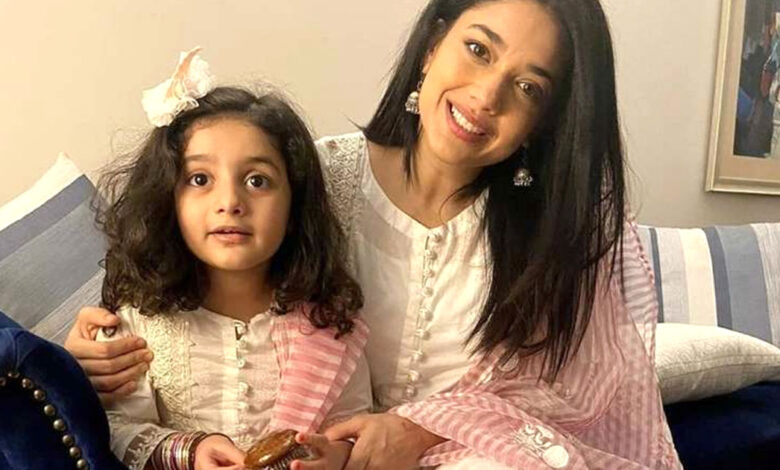 Sanam Jung shares adorable pictures with her daughter on social media