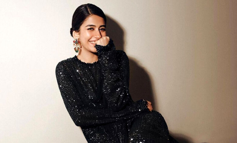 Syra Yousuf Shines in a Power Suit, Stealing the Show